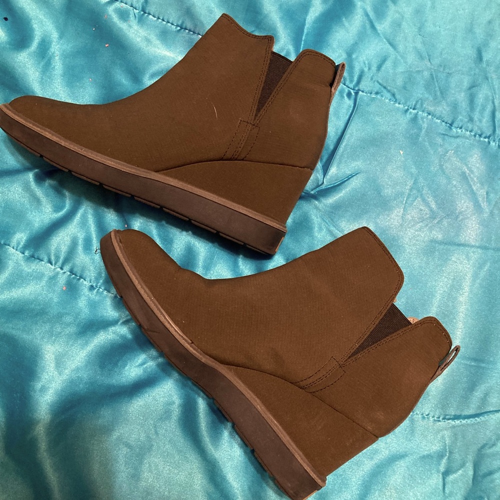 Dr. Scholl’s hidden wedge army green Slip on boots women size 6 1/2